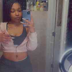 Single Arab woman in Chicago, Illinois, United States