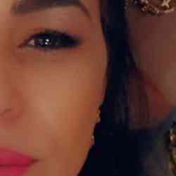 Single Arab woman in New York, NY, United States