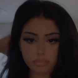 Single Arab woman in Chicago, IL, United States