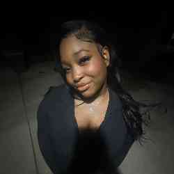 Single Arab woman in New York, New York, United States