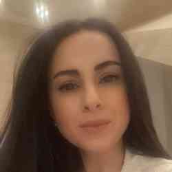 Single Arab woman in Doha, Qatar, Qatar