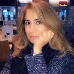 Single Arab woman in Dubai, United Arab Emirates, United Arab Emirates