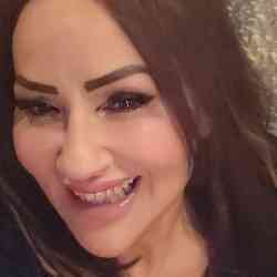 Single Arab woman in London, UK, United Kingdom