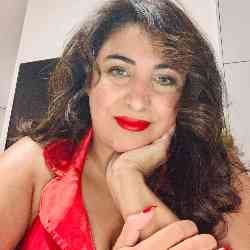 Single Arab woman in Montreal, QC, Canada