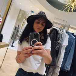 Single Arab woman in Dubai, דובאי, United Arab Emirates