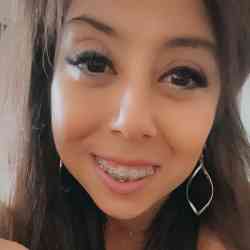 Single Arab woman in Chicago, IL, United States