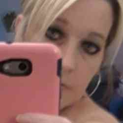 Single Arab woman in New York, NY, United States