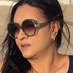 Single Arab woman in Los Angeles, CA, United States