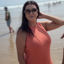 Single Arab woman in Los Angeles, CA, United States