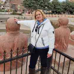 Single Arab woman in Brooklyn, New York, United States