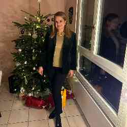 Single Arab woman in Geneva, Switzerland, Switzerland