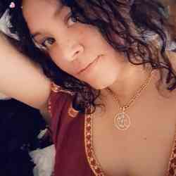 Single Arab woman in Farmington, CT, United States