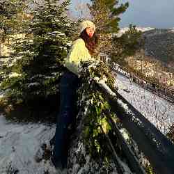 Single Arab woman in Mississauga Beach, ON, Canada