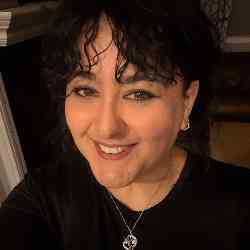 Single Arab woman in Portland, OR, United States