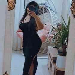 Single Arab woman in Mashhad, Razavi Khorasan Province, Iran