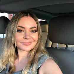 Single Arab woman in Dubai, United Arab Emirates, United Arab Emirates