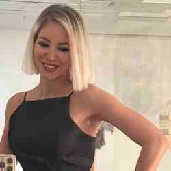 Single Arab woman in Dubai, United Arab Emirates, United Arab Emirates