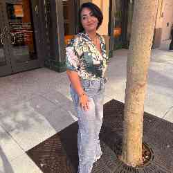 Single Arab woman in Corte Madera, California, United States