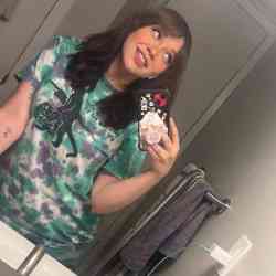 Single Arab woman in Montreal, QC, Canada