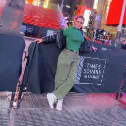 Single Arab woman in New York, NY, United States