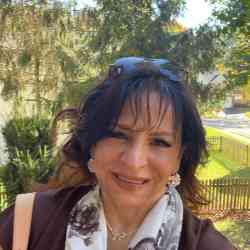 Single Arab woman in Manassas, Virginia, United States