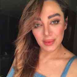 Single Arab woman in Dubai, United Arab Emirates, United Arab Emirates