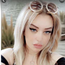 Single Arab woman in London, UK, United Kingdom