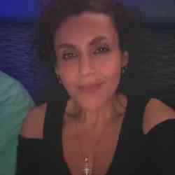 Single Arab woman in Chicago, IL, United States