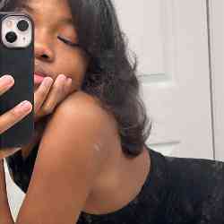 Single Arab woman in Miami, Florida, United States