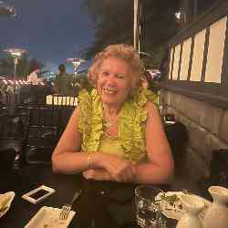 Single Arab woman in Los Angeles, CA, United States