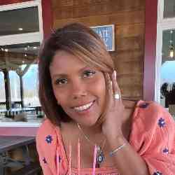 Single Arab woman in Jersey City, NJ, United States