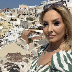 Single Arab woman in Los Angeles, California, United States