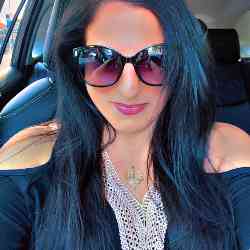 Single Arab woman in Chicago, IL, United States