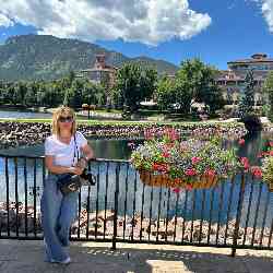 Single Arab woman in Montréal, QC, Canada