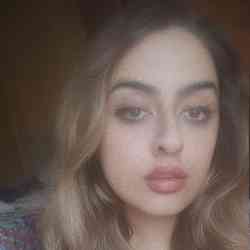 Single Arab woman in Dubai, United Arab Emirates, United Arab Emirates