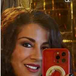 Single Arab woman in Chicago, IL, United States