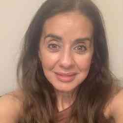 Single Arab woman in Delray Beach, Florida, United States