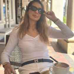 Single Arab woman in Delray Beach, Florida, United States