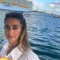 Single Arab woman in Delray Beach, Florida, United States