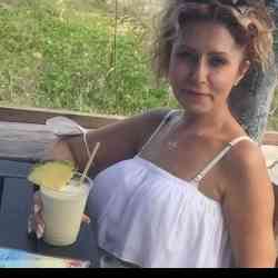 Single Arab woman in Toronto, ON, Canada