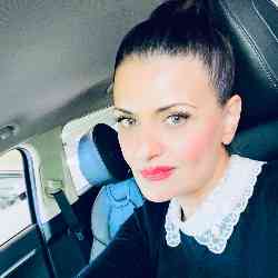 Single Arab woman in New York, NY, United States