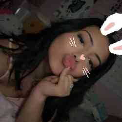 Single Arab woman in Los Angeles, CA, United States