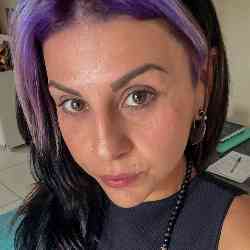 Single Arab woman in São Paulo, State of São Paulo, Brazil