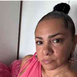 Single Arab woman in New York, NY, United States