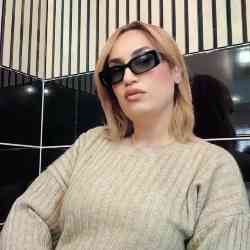 Single Arab woman in Paris, France, France