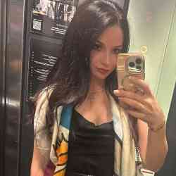 Single Arab woman in Dubai, Дубай, United Arab Emirates