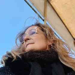 Single Arab woman in Brussels, Belgique, Belgium