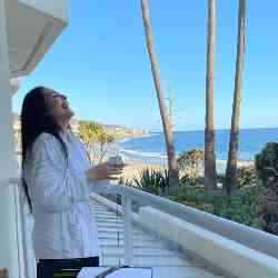 Single Arab woman in Upland, CA, United States