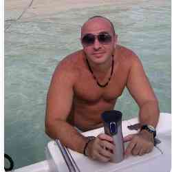 Single Arab man in Miami, Florida, United States