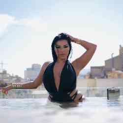 Single Arab woman in Glasgow, UK, United Kingdom